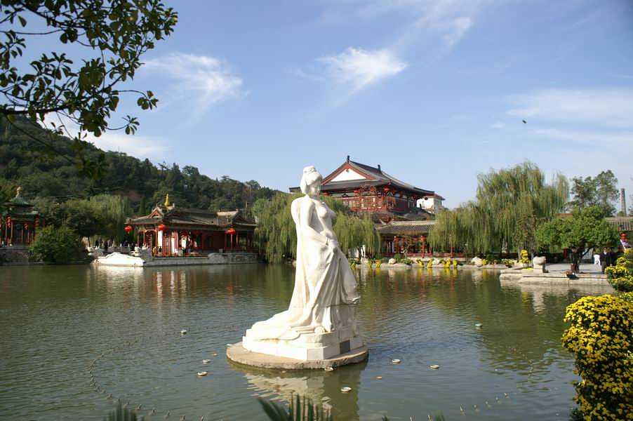 西安、兵馬俑、華清池、華山、乾陵、法門寺、