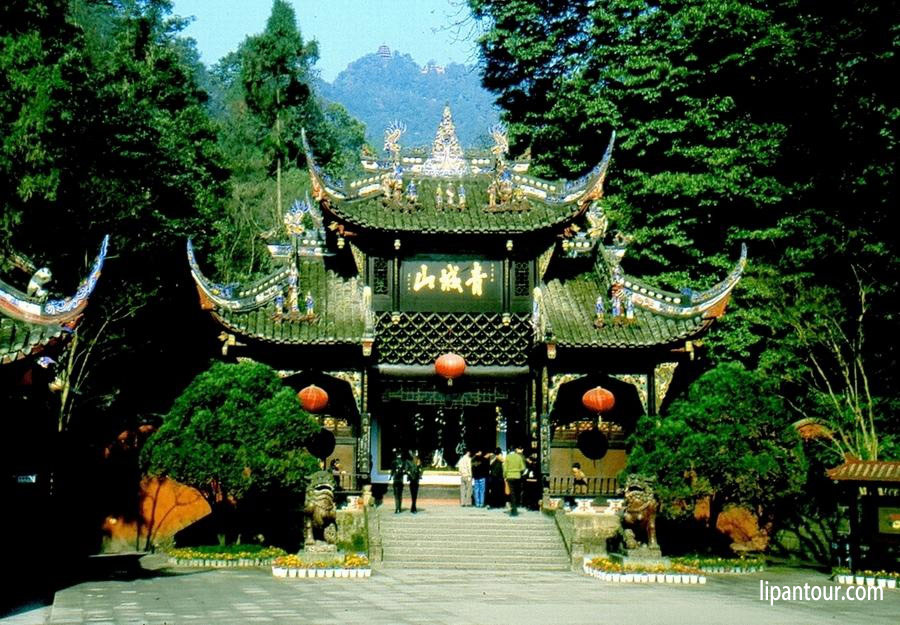 成都、青城山、蜀南竹海、圣靈山大溶洞5天雙飛